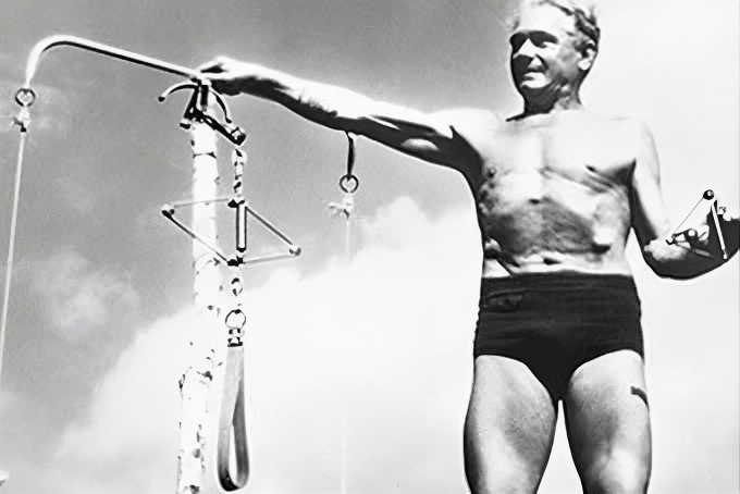 Joseph Pilates e la diffusione della Contrology attraverso studio, immagini e apparatus